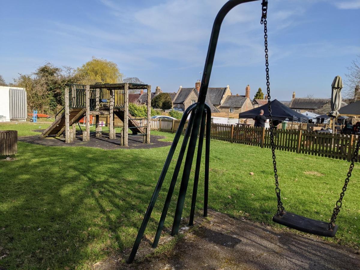 Bed and Breakfast Cowpers Oak Olney Екстер'єр фото